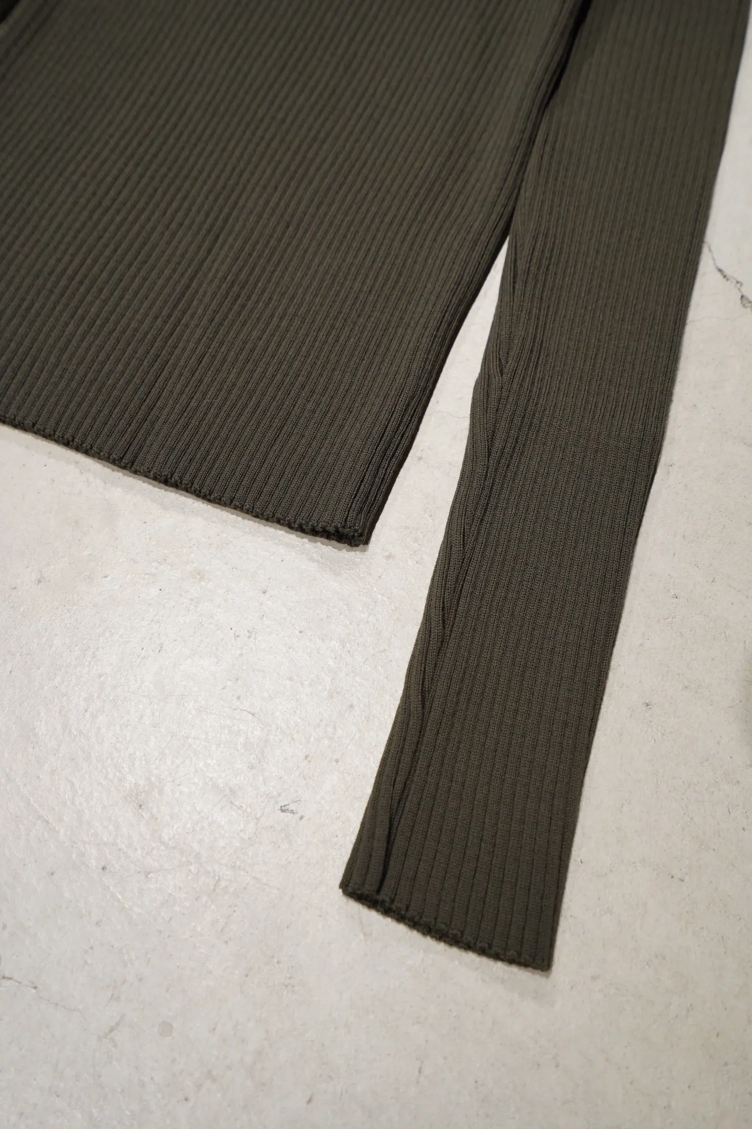 UNIFORME FUNNEL NECK MERINO WOOL SWEATER